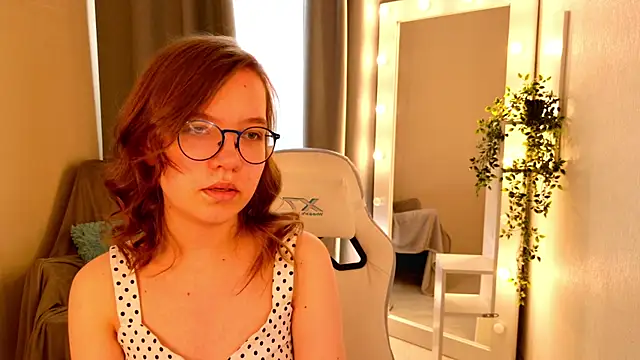 LiaBroock online show from July 28, 2:13 pm