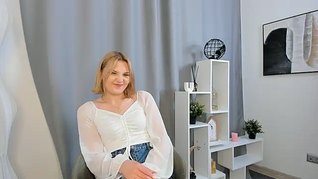 AmiraHofmeister online show from July 28, 2:13 pm