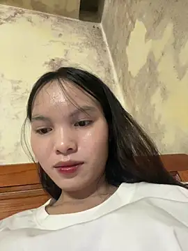 lola2003a online show from August 3, 2:23 pm