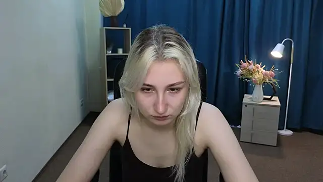 LishaNuding online show from August 6, 11:06 am