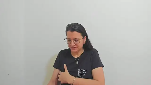 Snapshot of MARILYN_GARCIA chatting on October 2, 2:44 pm MARILYN GARCIA online show from October 2, 2:44 pm