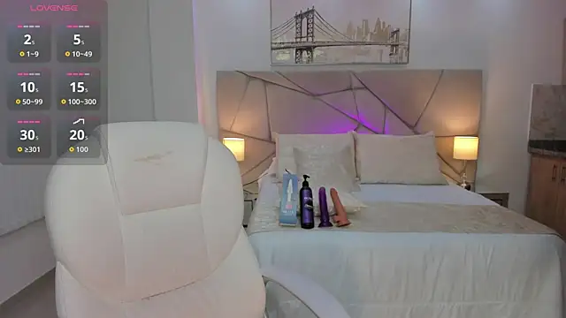 Aili queens online show from August 6, 12:01 pm