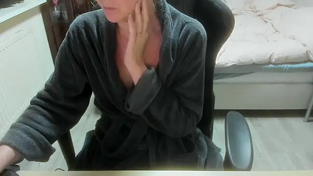 minoesje37 online show from February 17, 8:52 pm