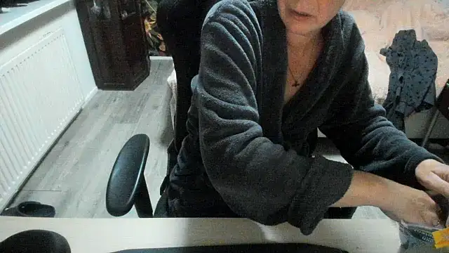 Snapshot of minoesje37 chatting on October 20, 7:28 pm minoesje37 online show from October 20, 7:28 pm