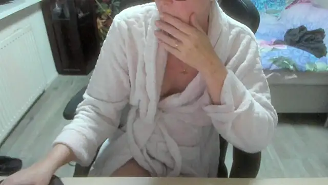 minoesje37 online show from January 12, 8:58 pm