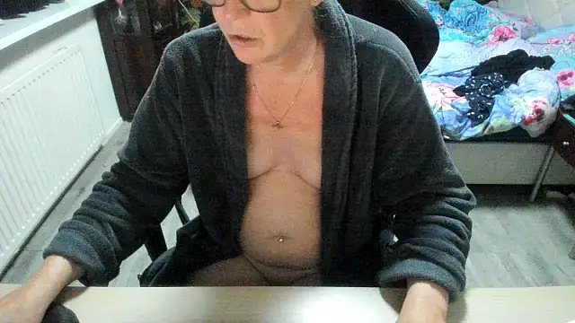 minoesje37 online show from November 8, 8:14 pm