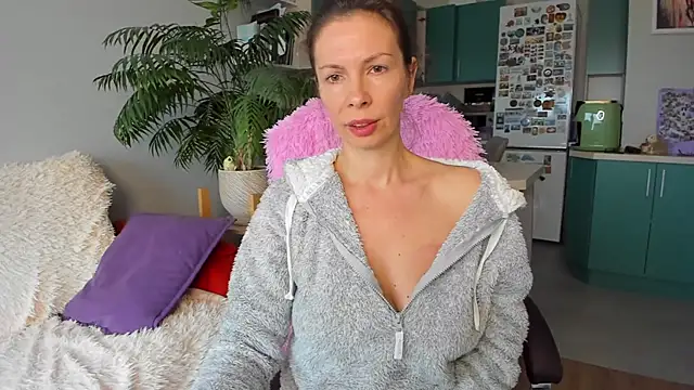 ChristinaGlory online show from May 29, 8:34 am