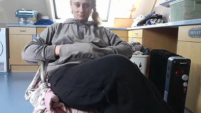 SexyAmanda32 online show from May 24, 11:09 am