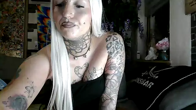 Snapshot of RoxxyInk chatting on September 9, 7:30 am RoxxyInk online show from September 9, 7:30 am