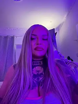 Snapshot of _MelinaCurves_ chatting on October 2, 10:04 pm  MelinaCurves  online show from October 2, 10:04 pm