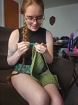 Izzy Hellbourne online show from June 4, 7:07 pm