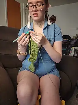 Izzy Hellbourne online show from June 2, 6:09 pm