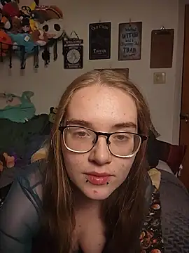 Izzy Hellbourne online show from June 19, 2:38 am