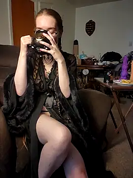 Izzy Hellbourne online show from June 11, 6:49 pm