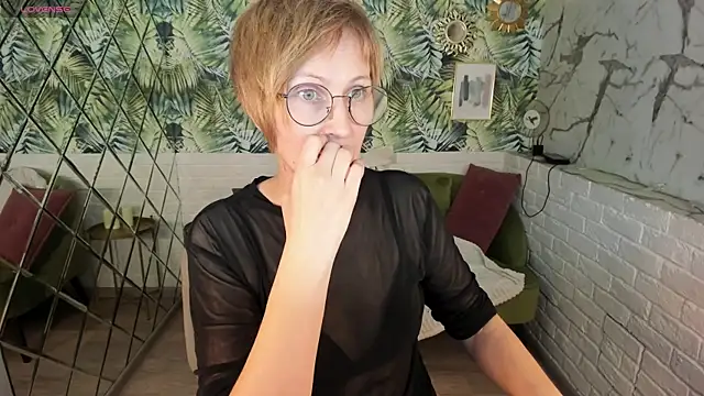 Paris Cherry online show from April 14, 4:12 am