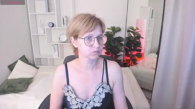 Paris Cherry online show from June 7, 4:52 am