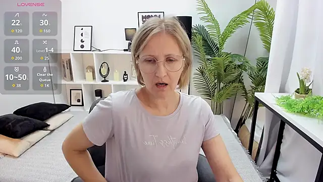 Paris Cherry online show from September 22, 7:56 pm