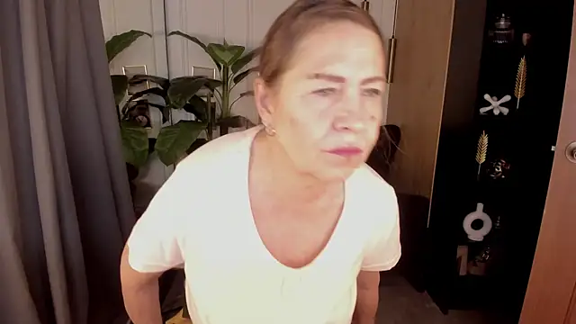 LindaPassionate online show from July 28, 2:24 pm