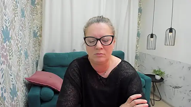 LeaPure online show from April 12, 7:55 am