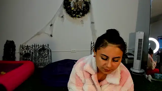 Snapshot of AbbyTaylorr chatting on October 1, 3:44 am AbbyTaylorr online show from October 1, 3:44 am