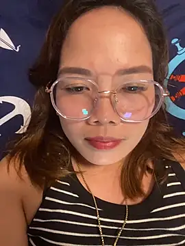 BURBERRY69 online show from October 24, 10:44 am