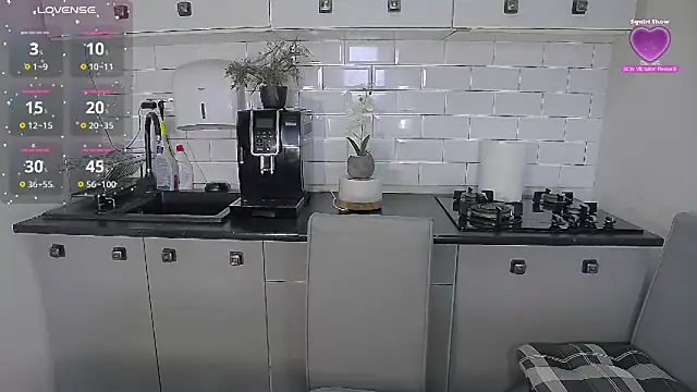 erikaerika online show from February 20, 8:49 am