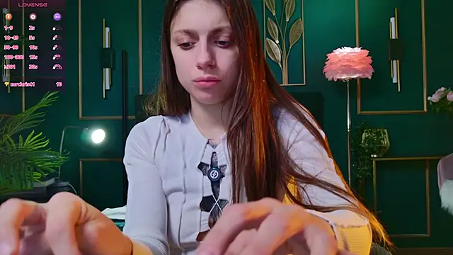 Eille Elfie online show from October 10, 8:08 am