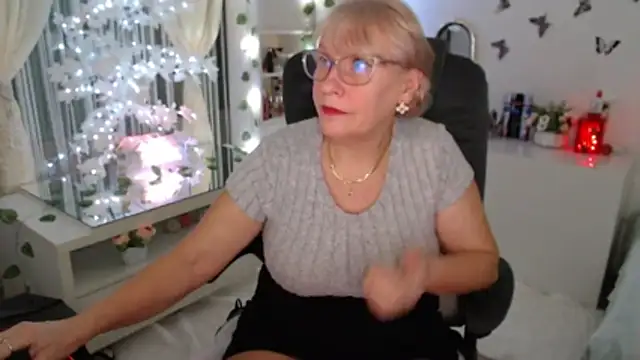 Ghertrude52 online show from December 16, 4:29 am