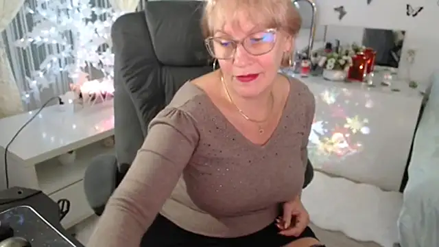 Ghertrude52 online show from December 2, 4:25 am