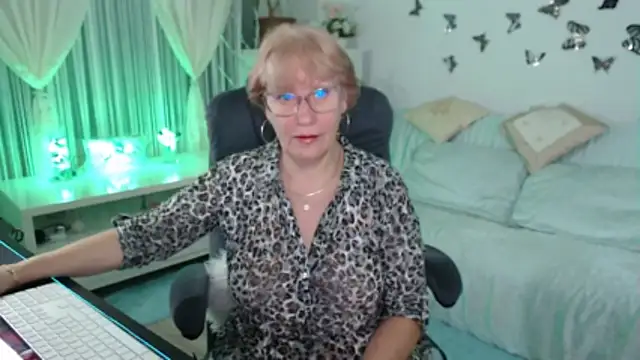 Ghertrude52 online show from November 18, 4:13 am