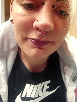 PinkTheHawk online show from October 5, 3:22 am