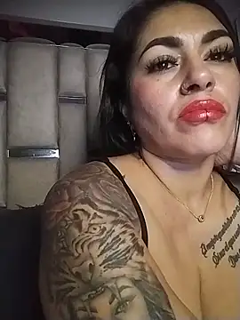 chelaqueen  online show from May 29, 4:54 am