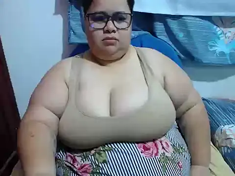 hotlesby4uxxx online show from June 3, 11:43 pm