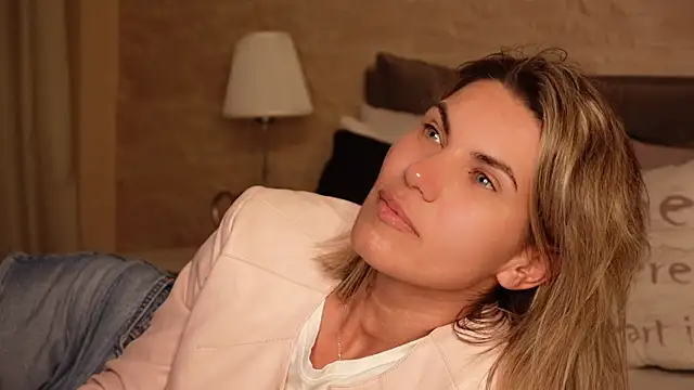 FeliciaKrige online show from June 1, 8:21 pm
