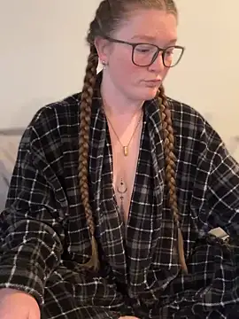 PussiesnCream  online show from November 11, 4:26 pm