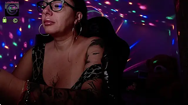 Snapshot of SonyaDevon chatting on October 12, 2:58 am SonyaDevon online show from October 12, 2:58 am