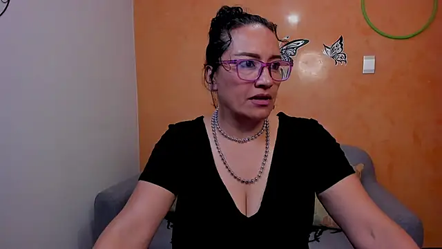 scarlet wet online show from April 10, 9:43 pm