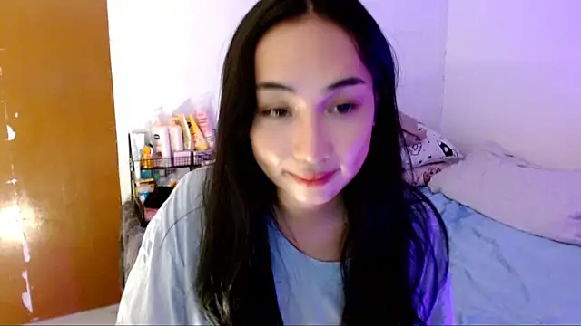 SweetLilly 18 online show from October 19, 5:53 am