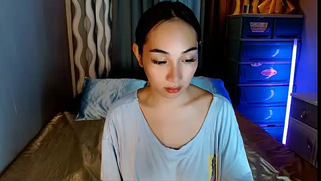SweetLilly 18 online show from May 24, 4:11 am