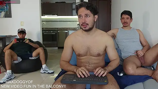 maxdoggy1 online show from November 8, 5:18 pm