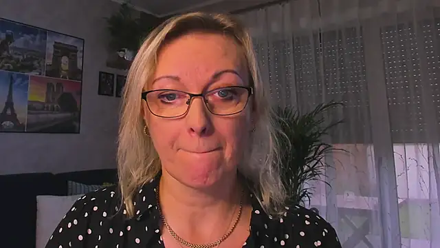 vanessa chat online show from November 16, 2:39 pm