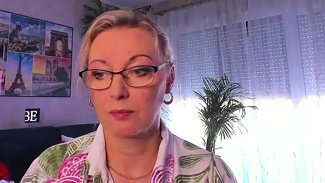 vanessa chat online show from May 25, 1:32 pm