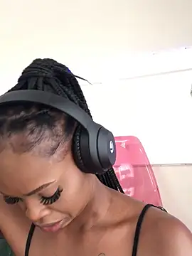 LuciousLips96 online show from November 10, 7:14 am