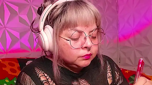 Satyn doll online show from December 15, 1:55 am