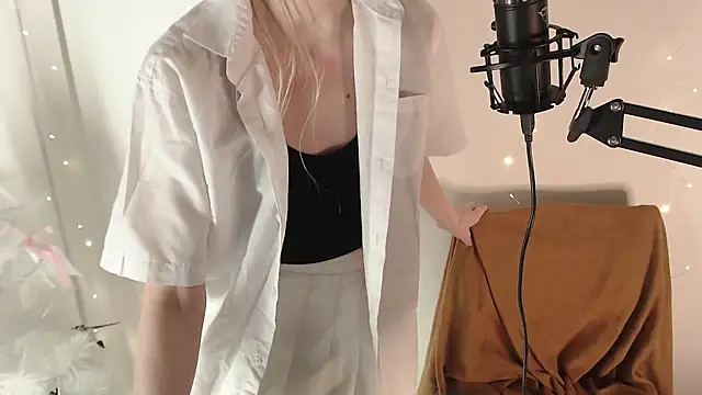  Hanna Moon  online show from February 4, 1:14 pm