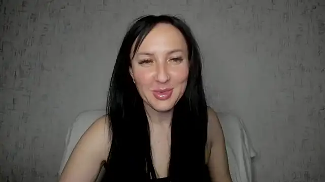 MissGulia online show from February 22, 8:43 pm