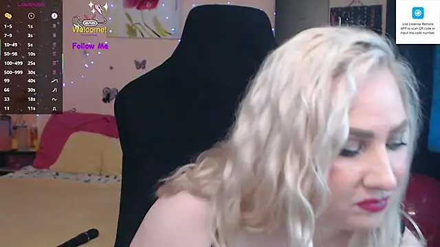 Snapshot of MissLexyGold chatting on September 24, 1:32 pm MissLexyGold online show from September 24, 1:32 pm