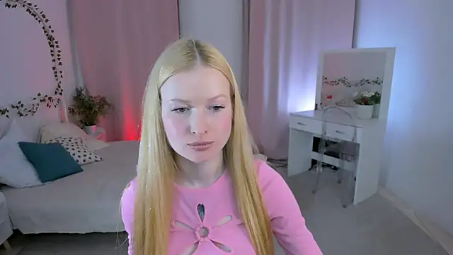 Laly Peach online show from October 2, 1:05 pm