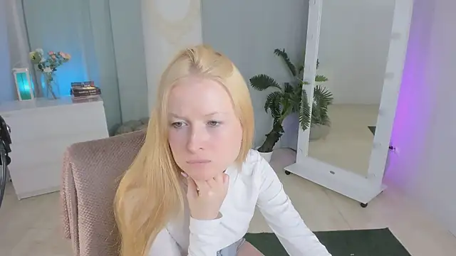 Laly Peach online show from May 29, 7:06 am