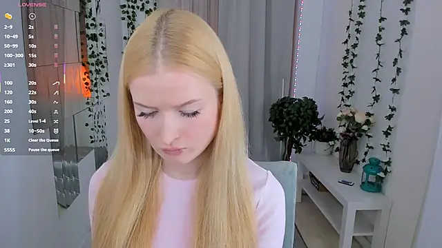 Laly Peach online show from November 23, 5:25 pm